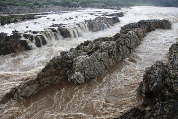 the misty falls in Jabalpur